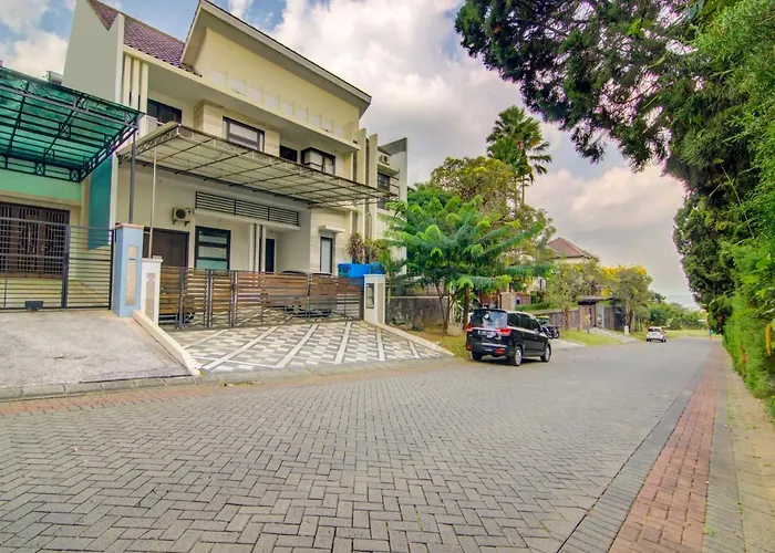 Oyo 3861 Homestay Villa Tidar Malang